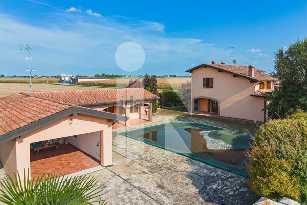 casa indipendente in vendita a Marcaria in zona Canicossa