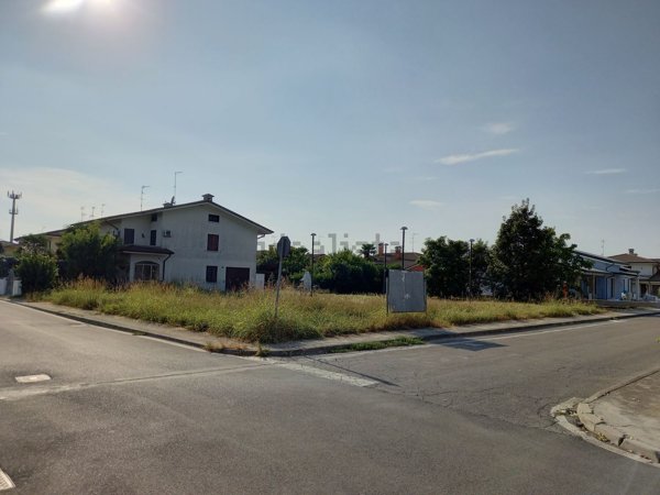 terreno edificabile in vendita a Marcaria in zona Campitello