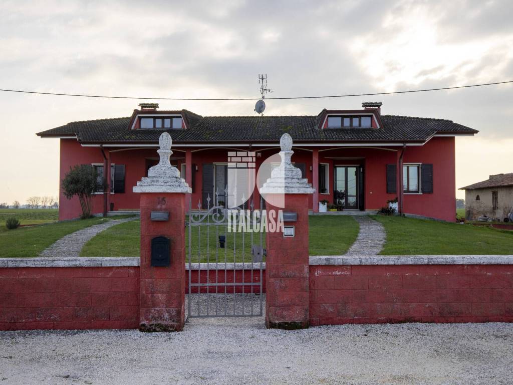 casa indipendente in vendita a Marcaria in zona Campitello