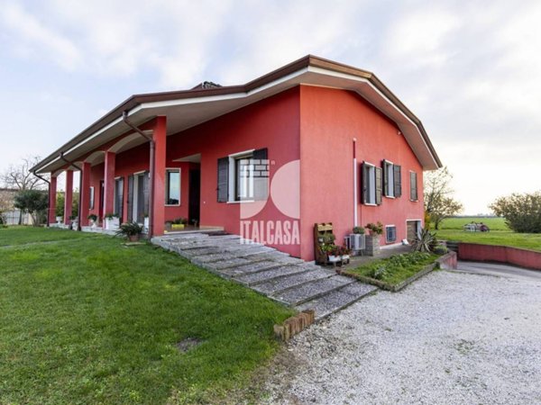 casa indipendente in vendita a Marcaria in zona Campitello