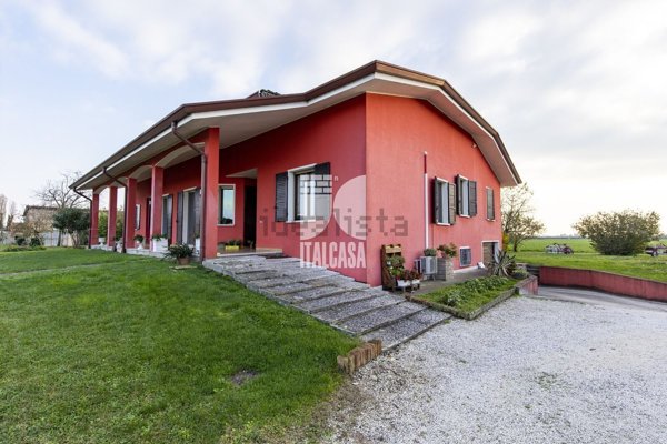 casa indipendente in vendita a Marcaria in zona Campitello