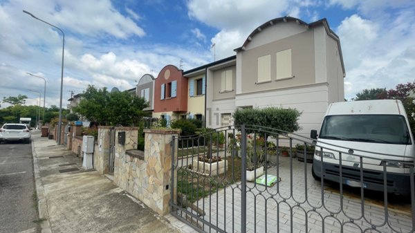 casa indipendente in vendita a Marcaria
