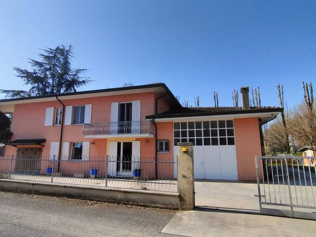 casa indipendente in vendita a Marcaria in zona Pilastro