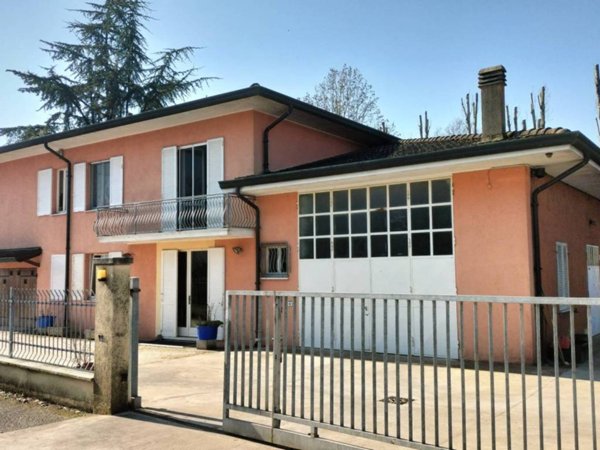 casa indipendente in vendita a Marcaria in zona Pilastro