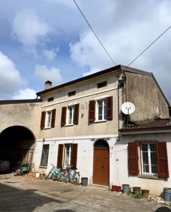 esavano in vendita a Mariana Mantovana