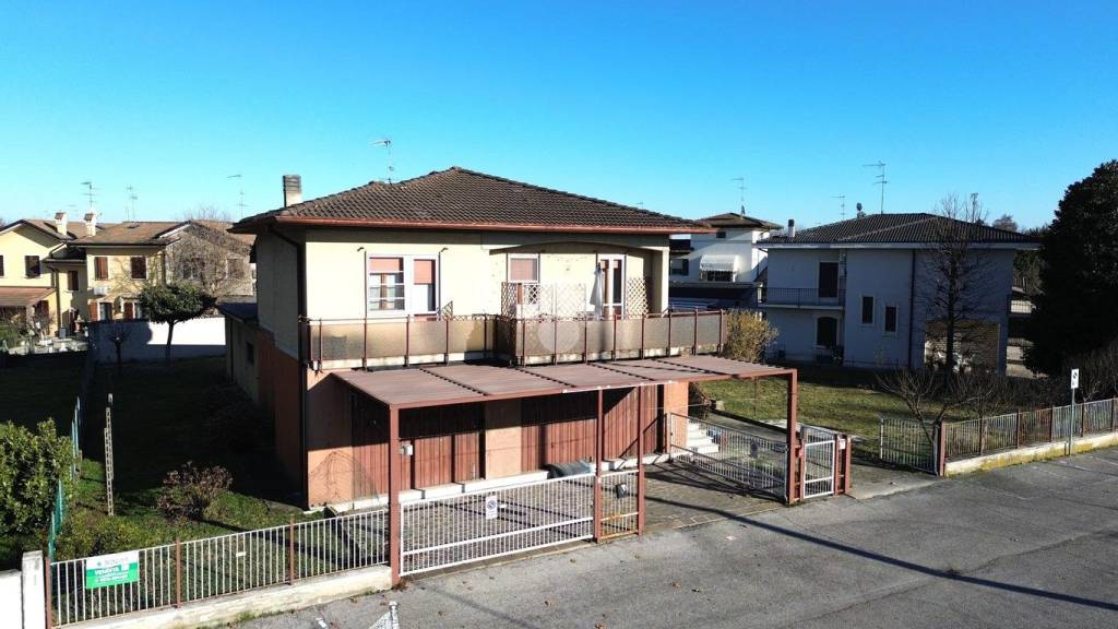 negozio in vendita a Marmirolo