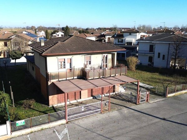 casa indipendente in vendita a Marmirolo