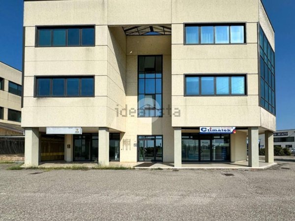 locale commerciale in vendita a Marmirolo