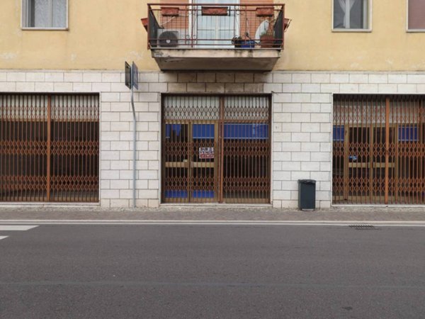 negozio in vendita a Marmirolo