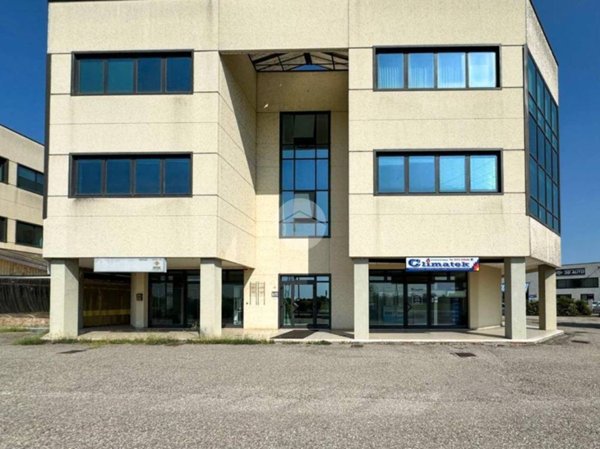 negozio in vendita a Marmirolo