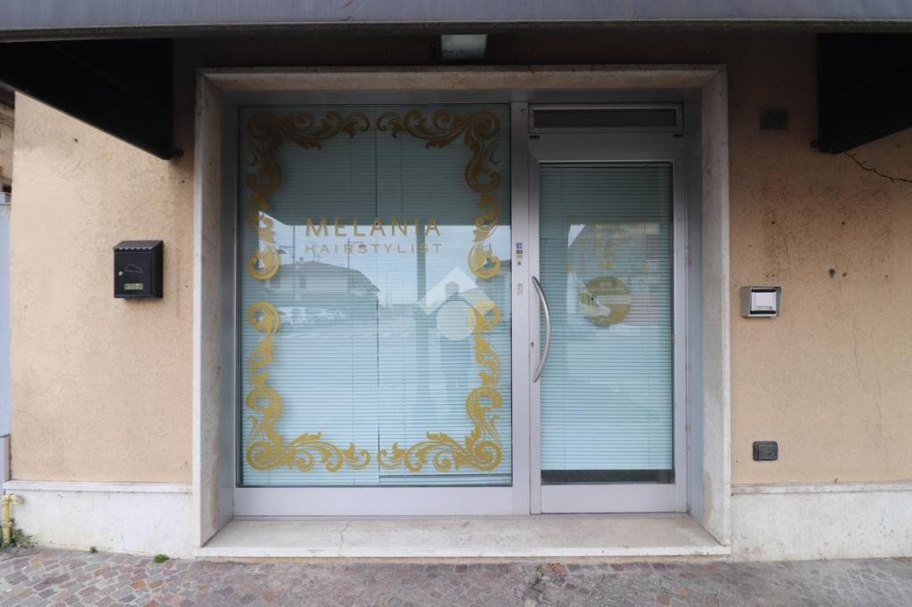 negozio in vendita a Marmirolo