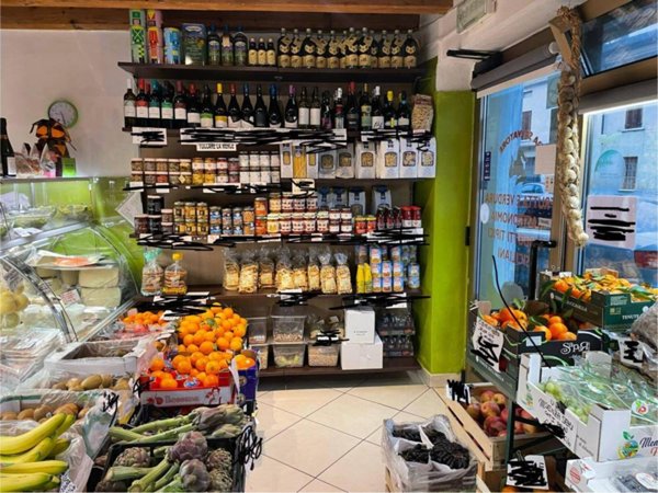 locale commerciale in vendita a Marmirolo