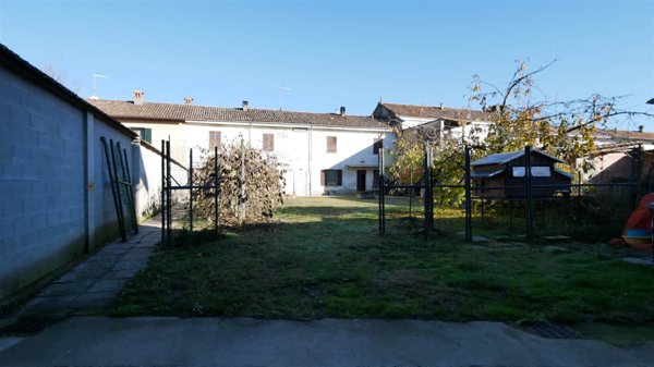 appartamento in vendita a Marmirolo in zona Pozzolo