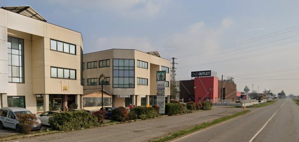 locale commerciale in vendita a Marmirolo