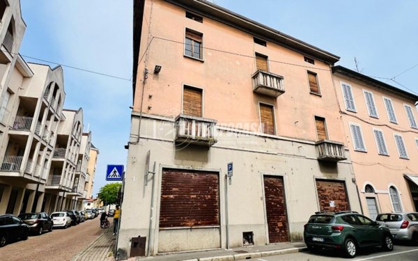 locale commerciale in vendita a Marmirolo in zona Pozzolo