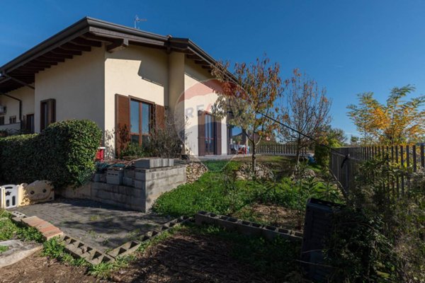 casa indipendente in vendita a Marmirolo in zona Pozzolo