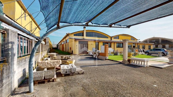 locale di sgombero in vendita a Marmirolo