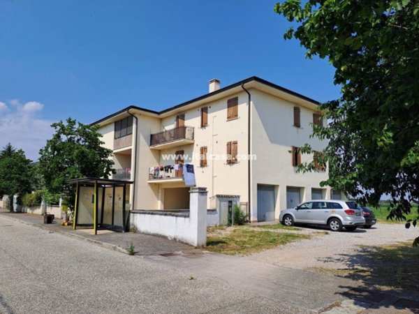 intera palazzina in vendita a Marmirolo in zona Marengo
