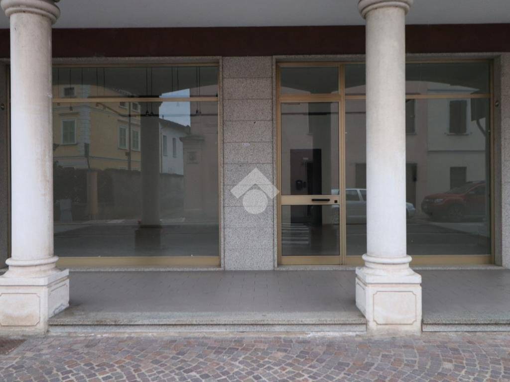 negozio in vendita a Marmirolo