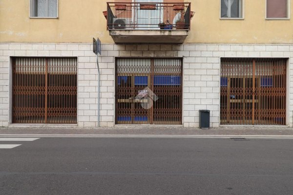 negozio in vendita a Marmirolo