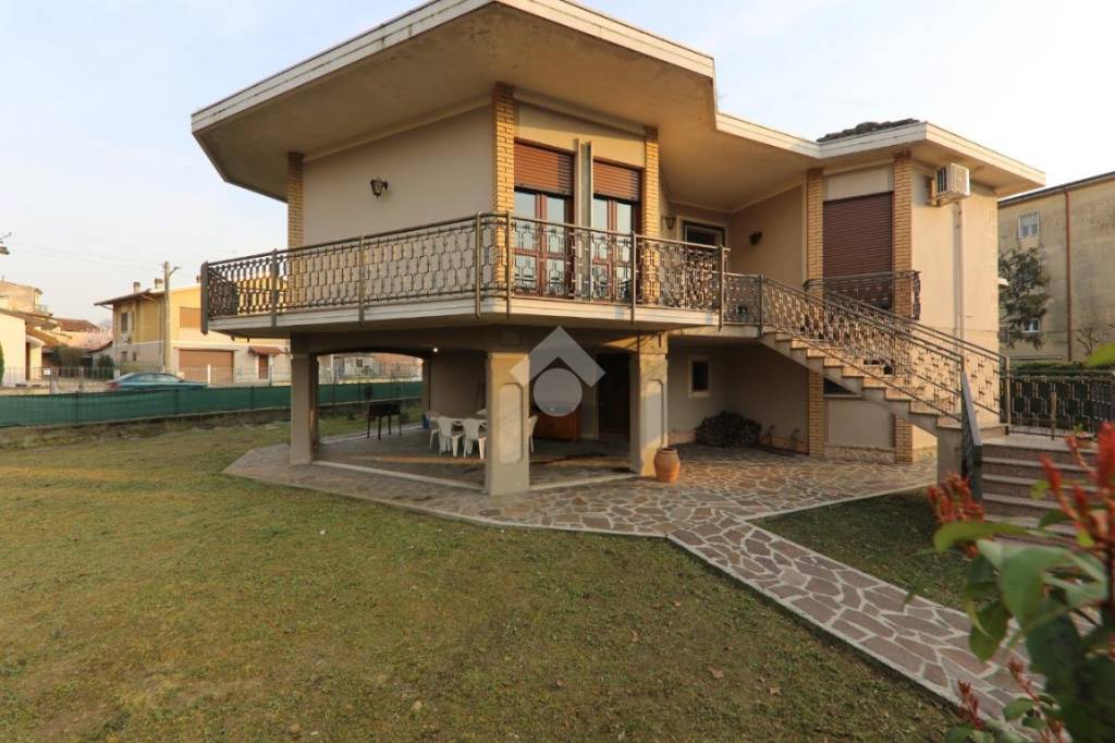 casa indipendente in vendita a Marmirolo