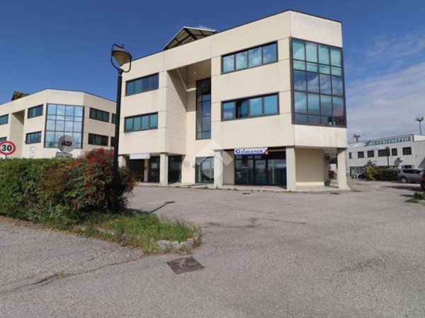 negozio in vendita a Marmirolo