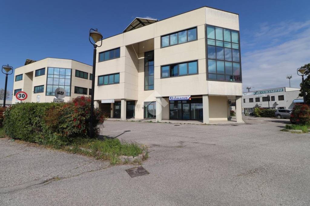 negozio in vendita a Marmirolo