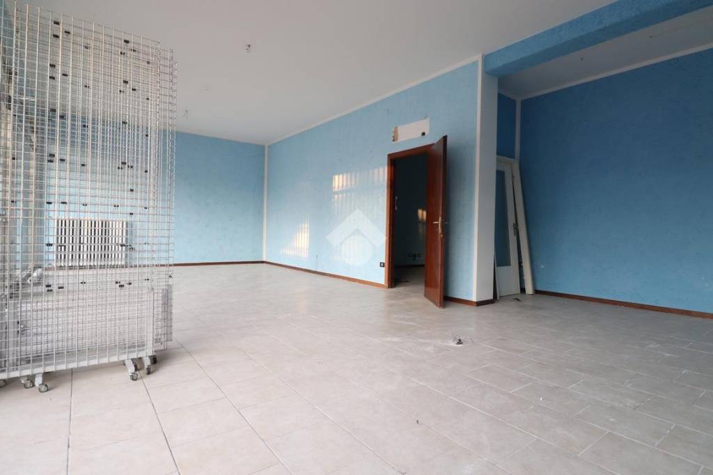 negozio in vendita a Marmirolo