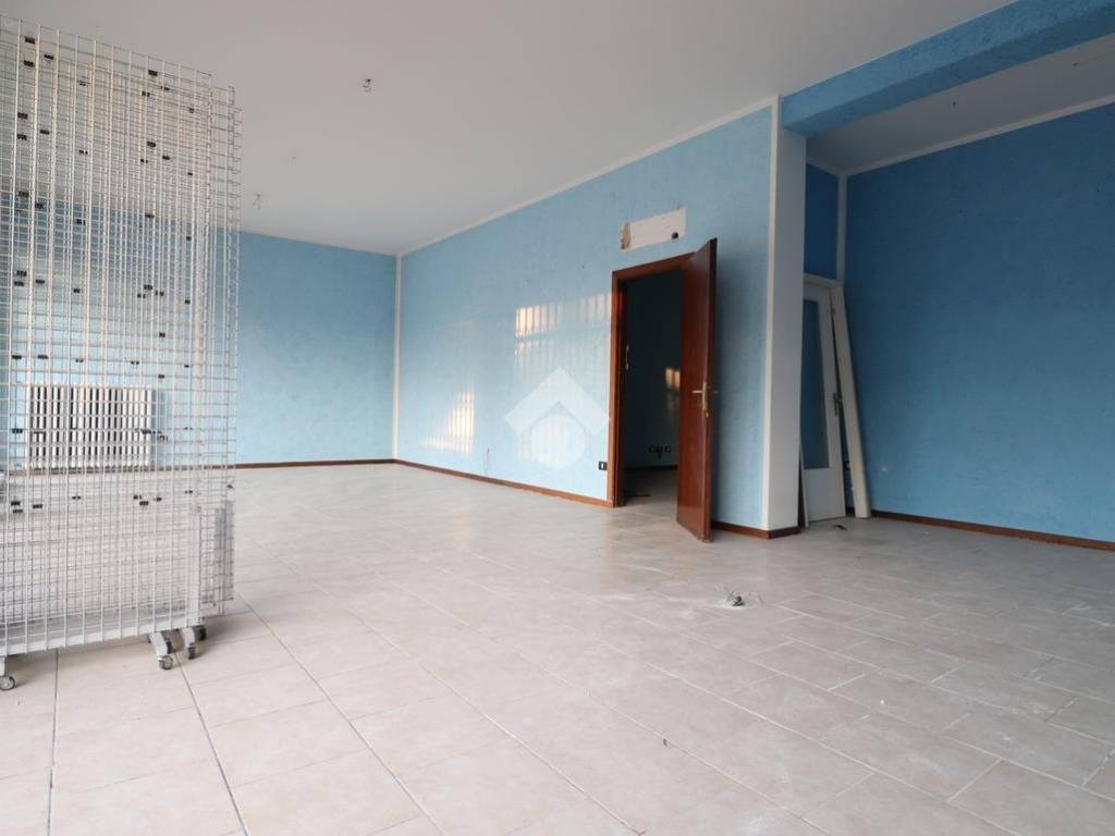 negozio in vendita a Marmirolo