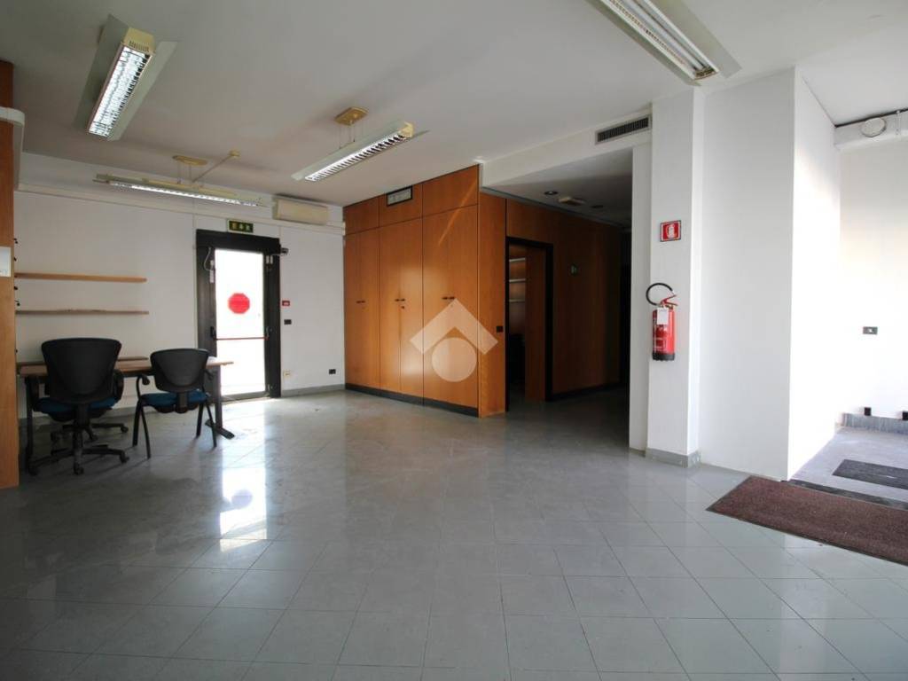 negozio in vendita a Marmirolo