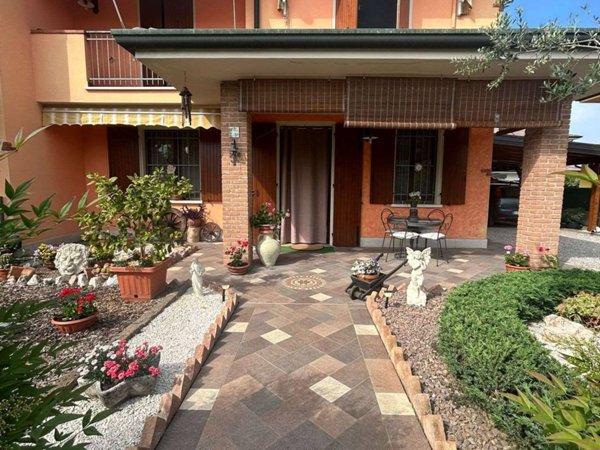 casa indipendente in vendita a Marmirolo