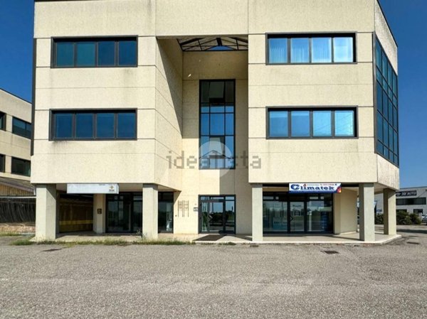 locale commerciale in vendita a Marmirolo