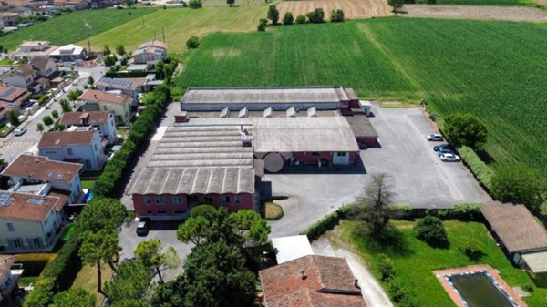locale commerciale in vendita a Medole in zona Colla