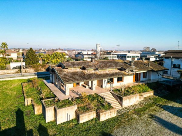 casa indipendente in vendita a Medole