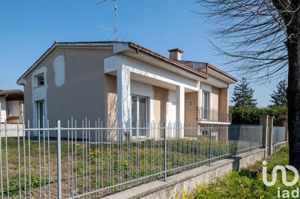 casa indipendente in vendita a Medole