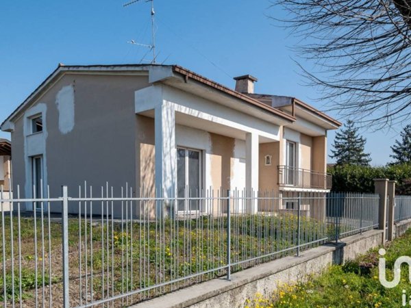 casa indipendente in vendita a Medole