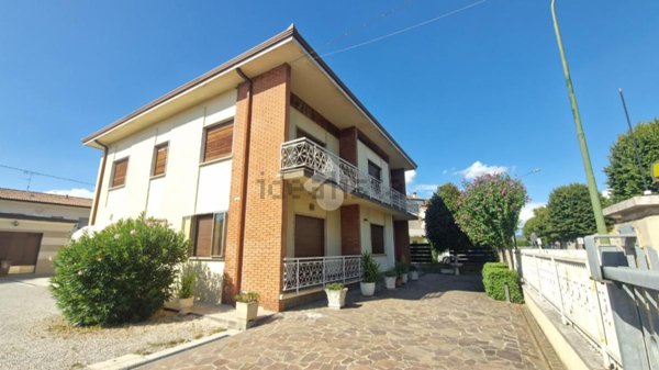 casa indipendente in vendita a Medole