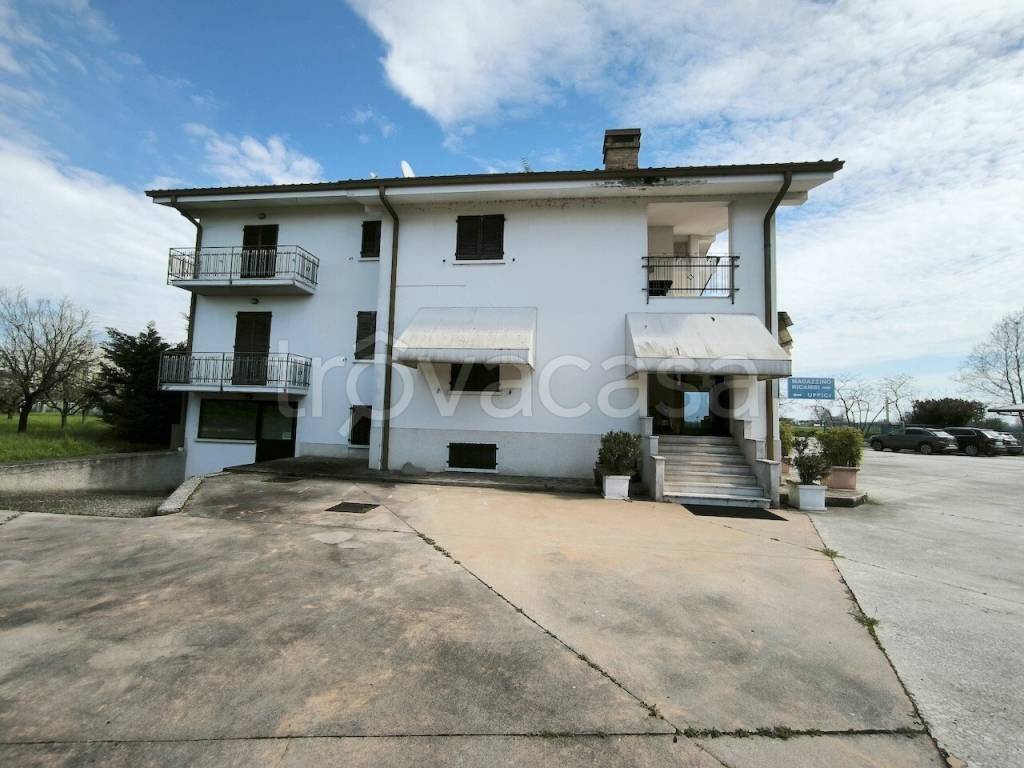 locale commerciale in vendita a Medole