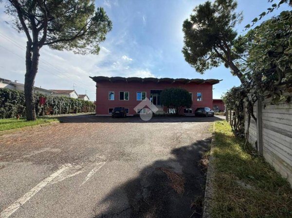 locale commerciale in vendita a Medole