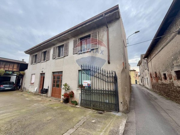 casa indipendente in vendita a Medole