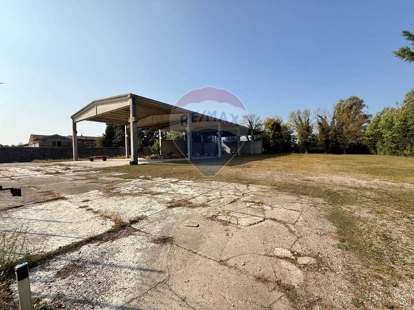 locale commerciale in vendita a Medole