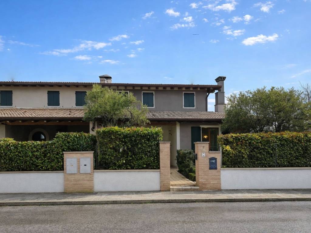 casa indipendente in vendita a Medole