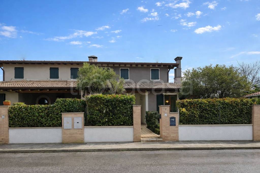 casa indipendente in vendita a Medole