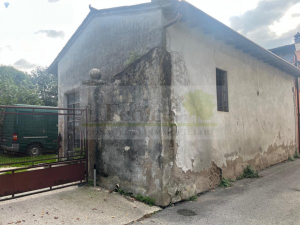 locale commerciale in vendita a Medole