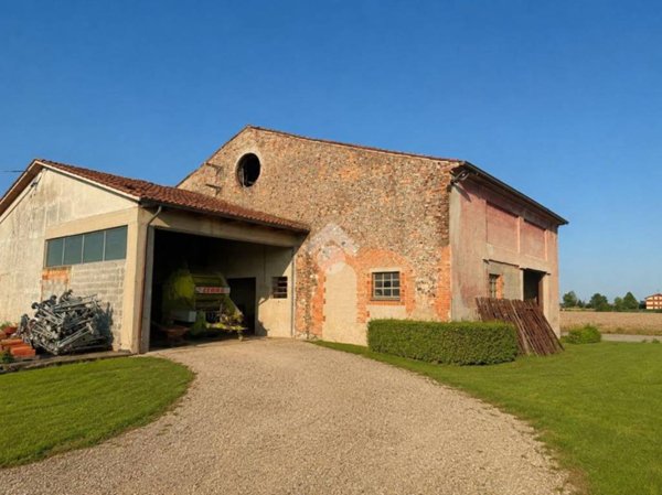 casa indipendente in vendita a Medole