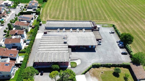 locale commerciale in vendita a Medole in zona Crocevia