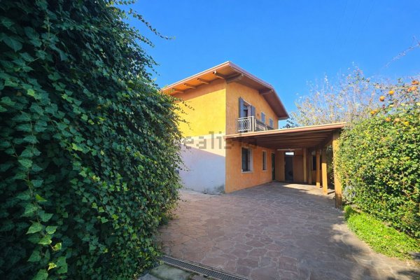 casa indipendente in vendita a Medole in zona Crocevia