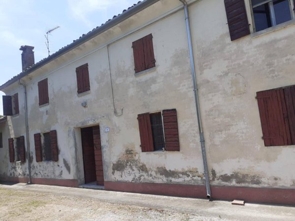 casa indipendente in vendita a Moglia in zona Bondanello