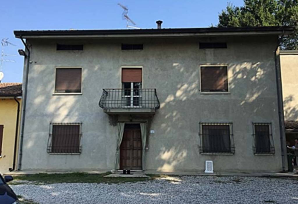 casa indipendente in vendita a Moglia in zona Bondanello