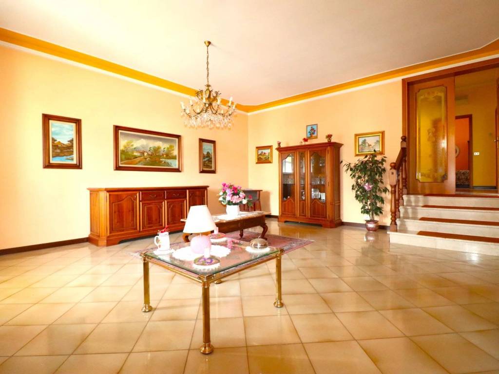 casa indipendente in vendita a Moglia